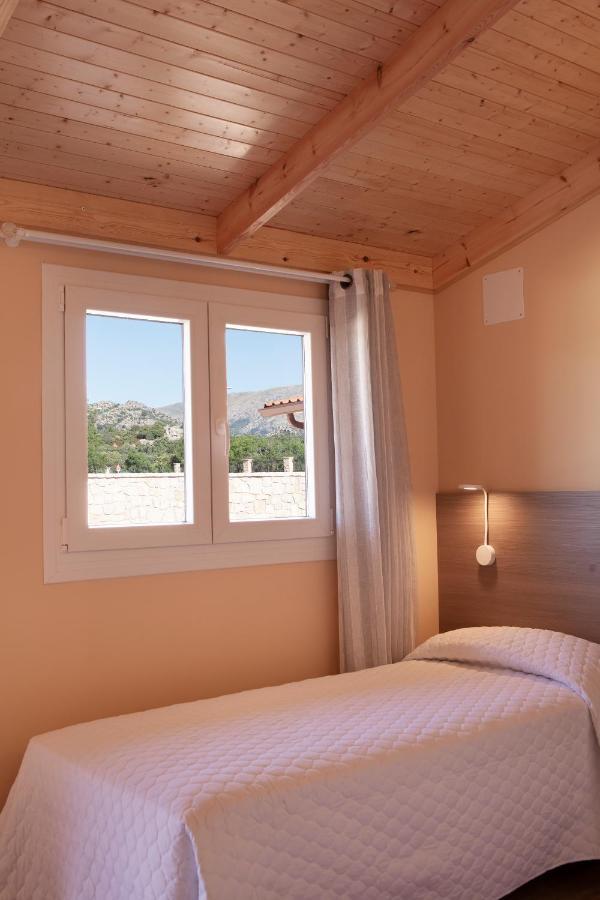 Hostal La Posada De Mari La Cabrera Exteriör bild