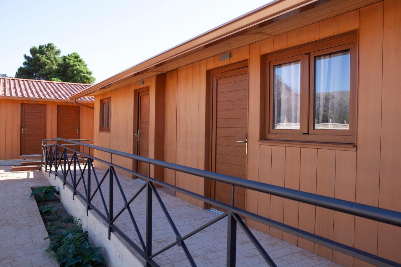 Hostal La Posada De Mari La Cabrera Exteriör bild