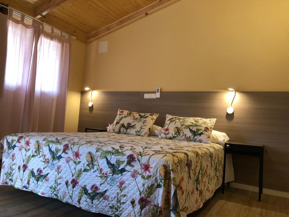 Hostal La Posada De Mari La Cabrera Exteriör bild