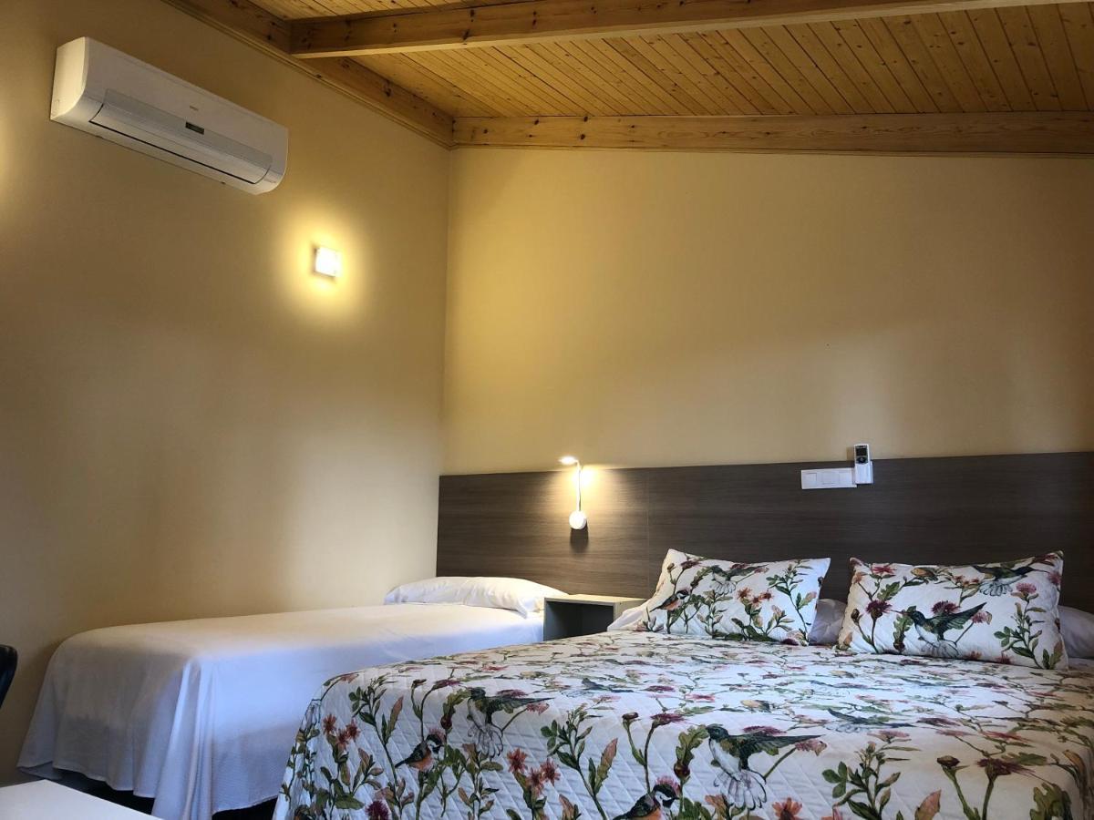Hostal La Posada De Mari La Cabrera Exteriör bild